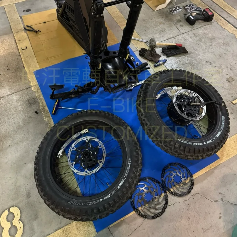 SUPER73 RX 拆下前後輪，準備換上 KONIG M2D 浮動碟盤
