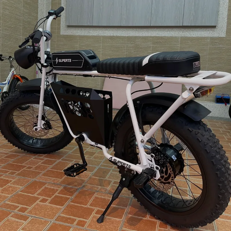白色 SUPER73 S1 升級 Magura 四活塞油壓煞車後的側面照